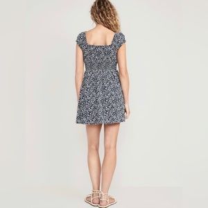 Old Navy Waist-Defined Navy Floral Mini Dress NWT        Size Small Petite